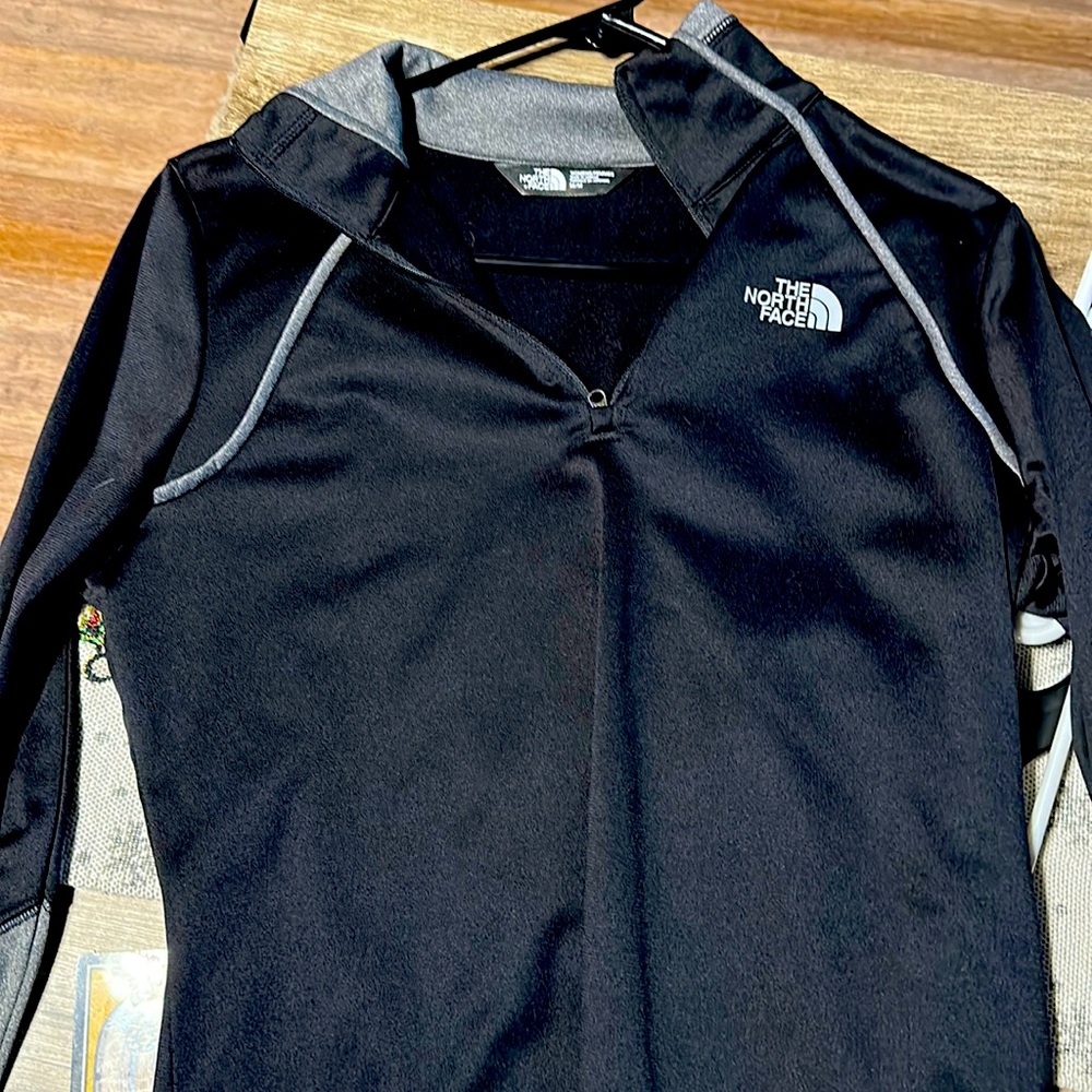 North face shirt excellent condition